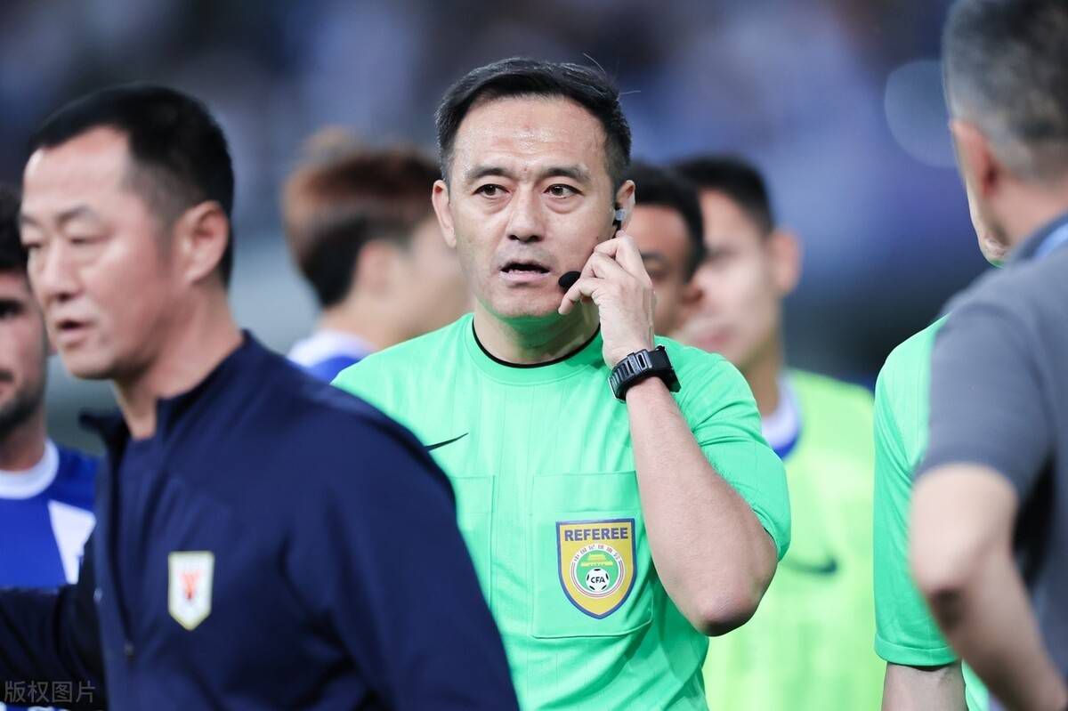 阿图尔今年夏天从尤文租借加盟佛罗伦萨，租借期限为一个赛季，根据媒体的报道，佛罗伦萨希望买断阿图尔，租借协议中的买断费为2000万欧元。
